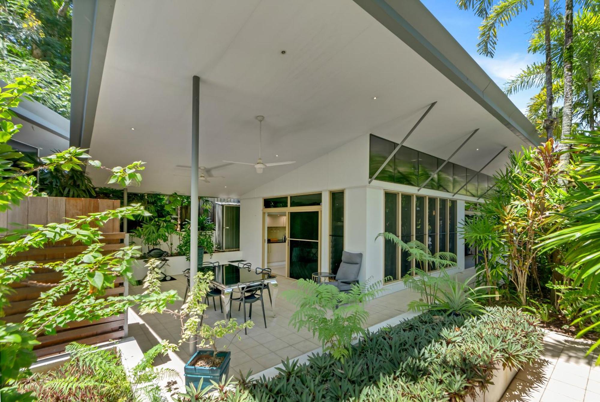 Sanctuary Palm Cove Aparthotel Exterior photo