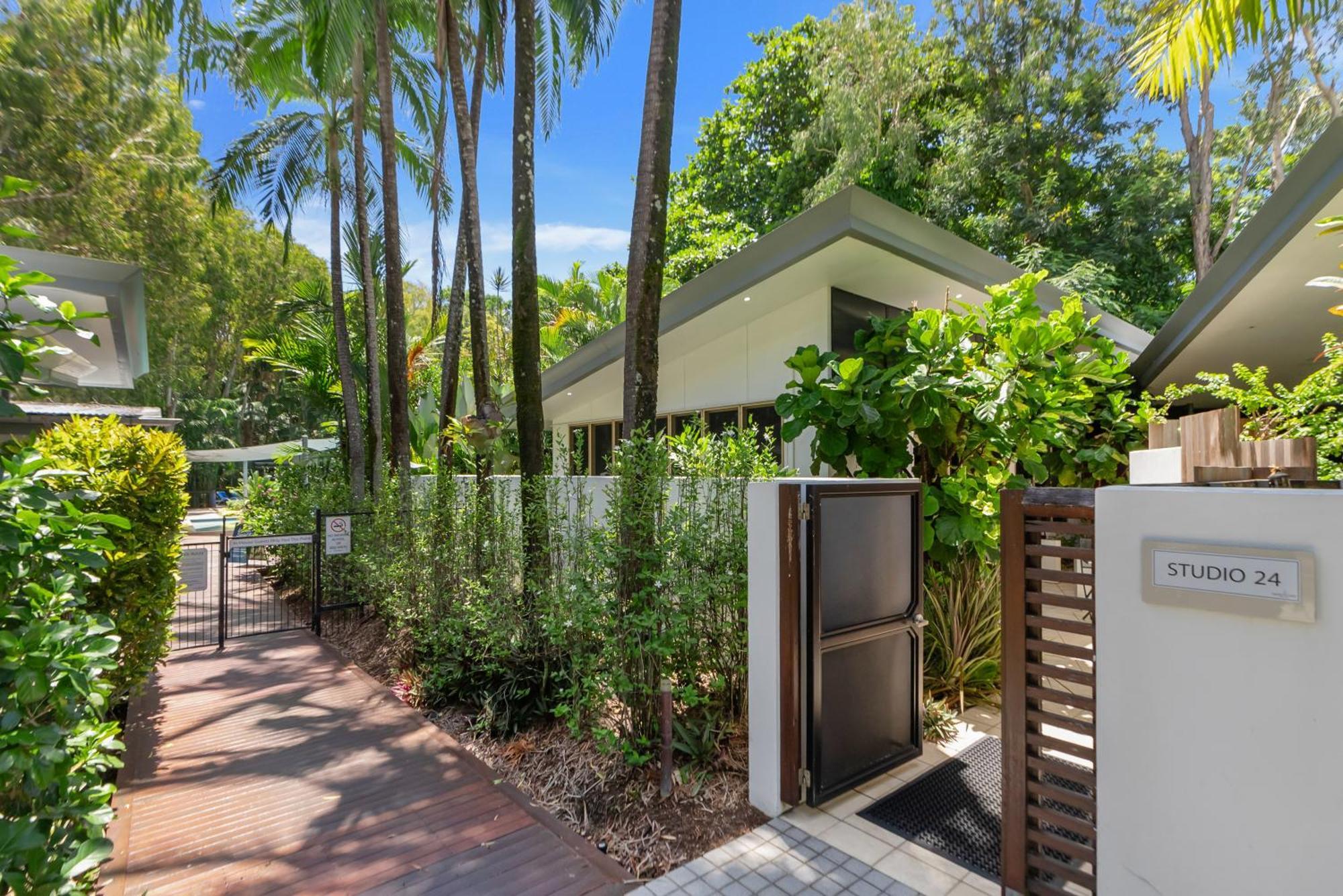 Sanctuary Palm Cove Aparthotel Exterior photo